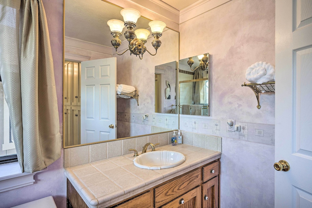 Stunning CA Getaway on the Shores of Clear Lake! view 2