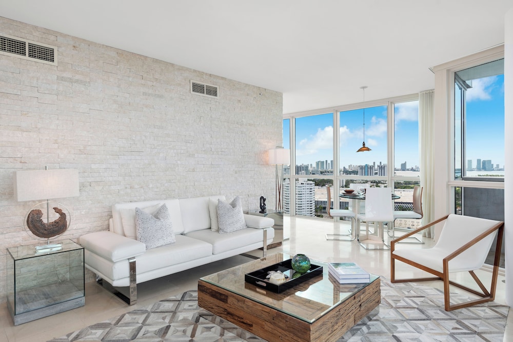 Luxury Vacation Rentals at The Setai by LRMB