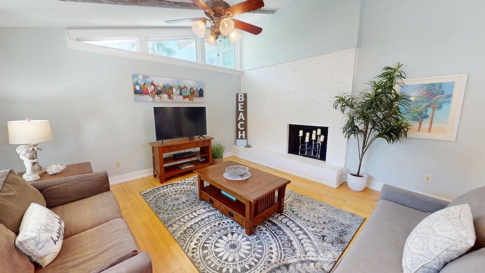 Peach on the Beach by Tybee Vacation Rentals
