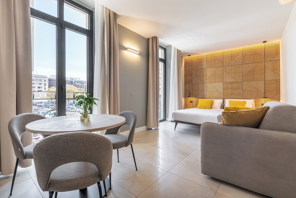 KARALIN SONNINO SUITES