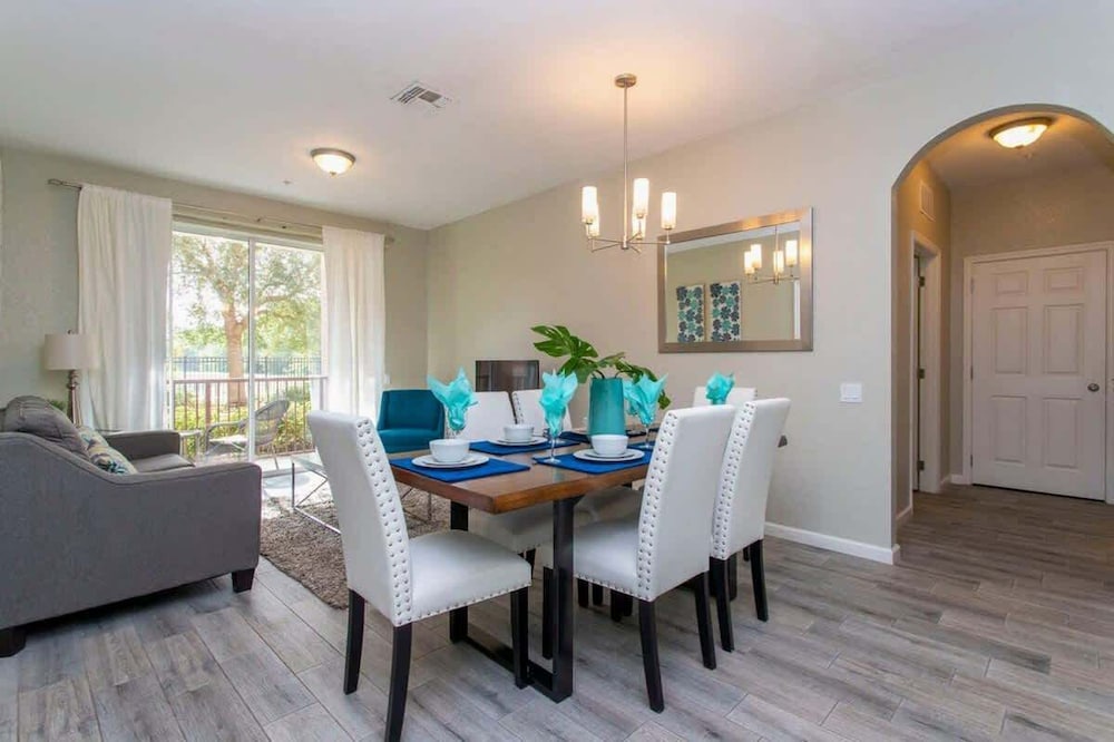 Spacious 2Bd Condo - Pool Hot Tub - Near I-drive