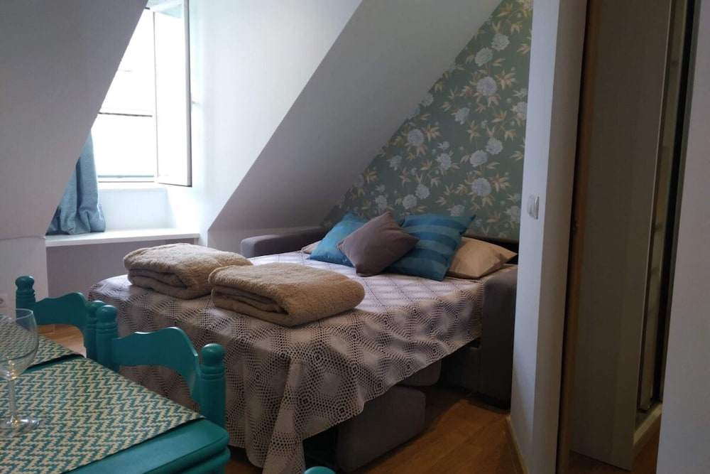 Bright 1 Bedroom Apartment in the Heart of Sunny Lisbon view 2
