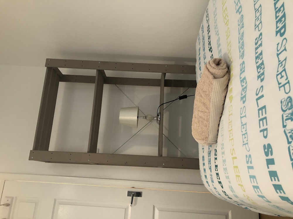 2 bedroom Apartment  Heathrow Airport view 5