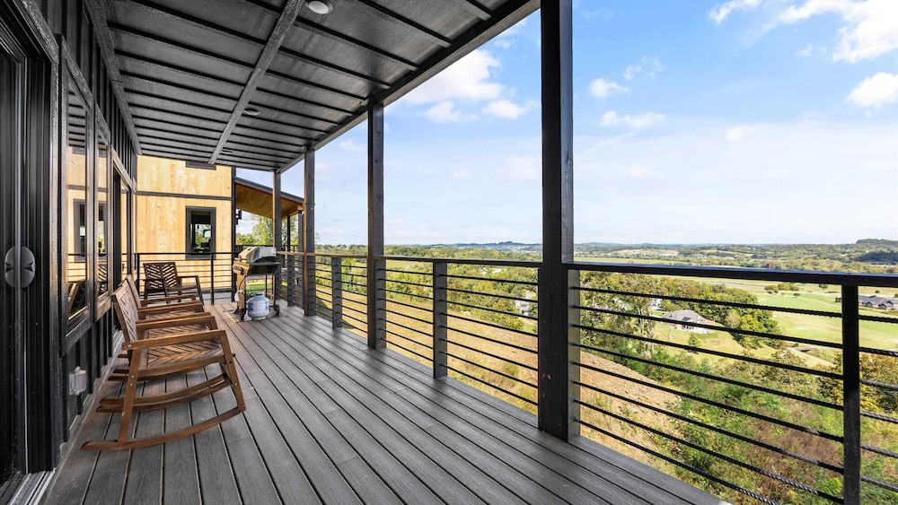 The Back Nine Retreat by Avantstay Private Golf Sim, Firepit & Mountain Views Near Dollywood