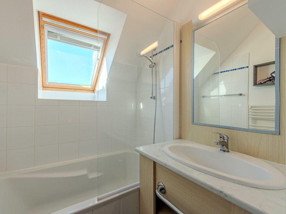 Peaceful Coastal Stay With Access to Pool