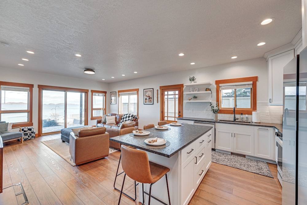 Walk to Flathead Lake: Polson Home w/ Balcony