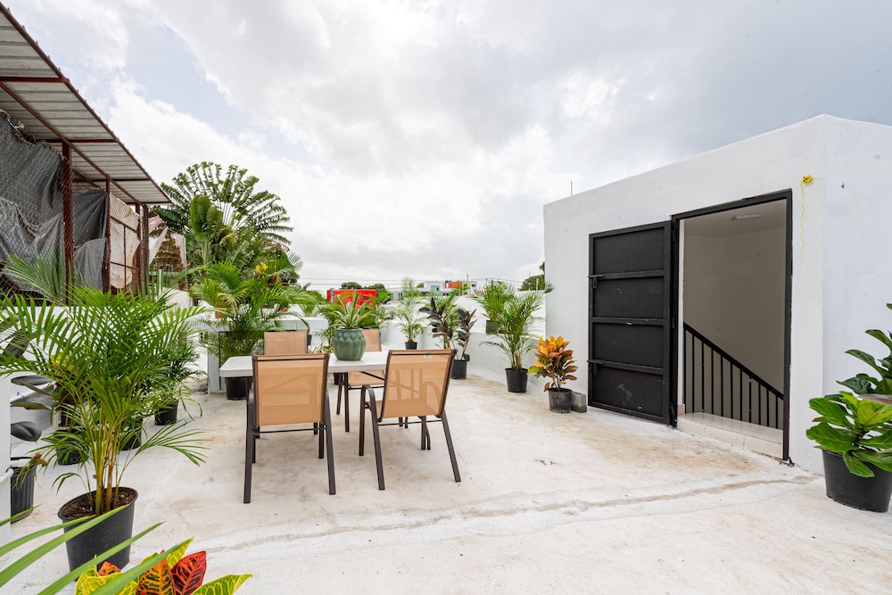 Hotel Bamboo House - Image 1