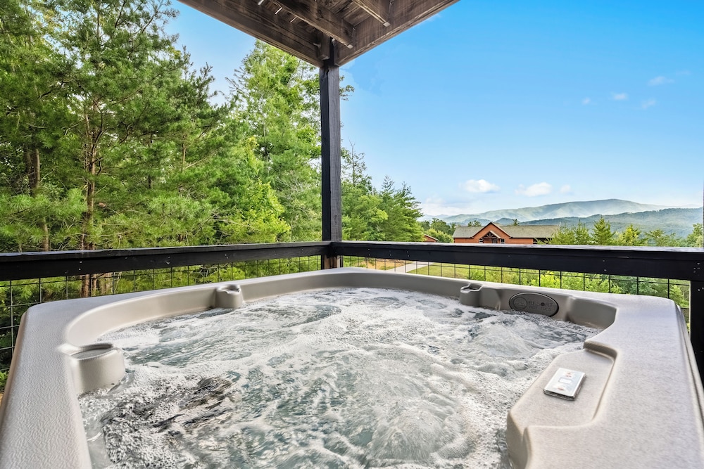 Amazing View Cabin w Gameroom Hot Tub Fire Pit