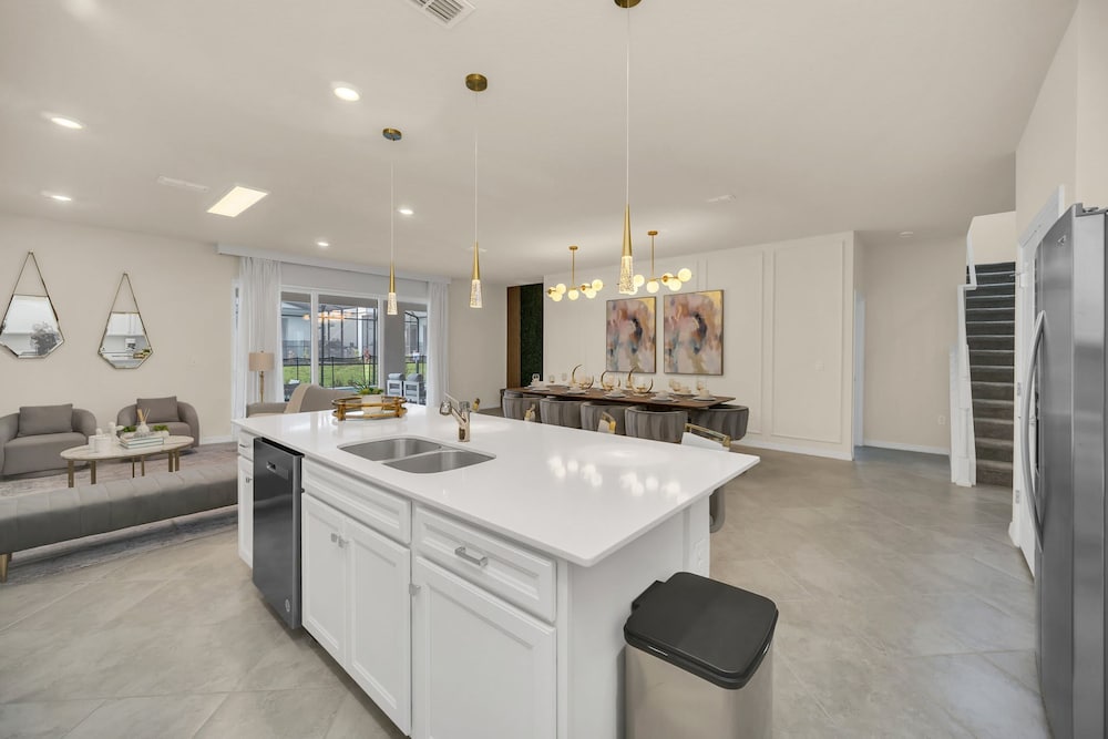 Chic 10br Retreat With Themed Rooms Pool