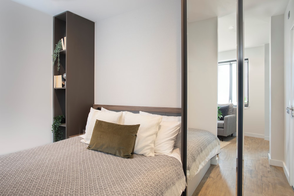 StayCozy at Enclave Croydon