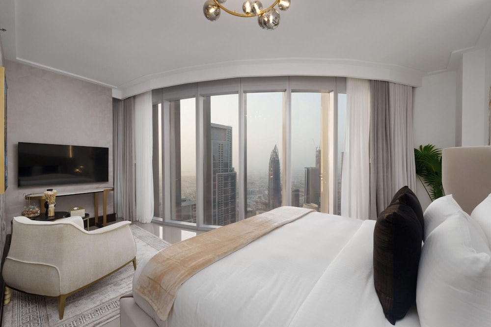 Ultra Chic High-floor Apt w Direct Burj Khalifa Fountains Views