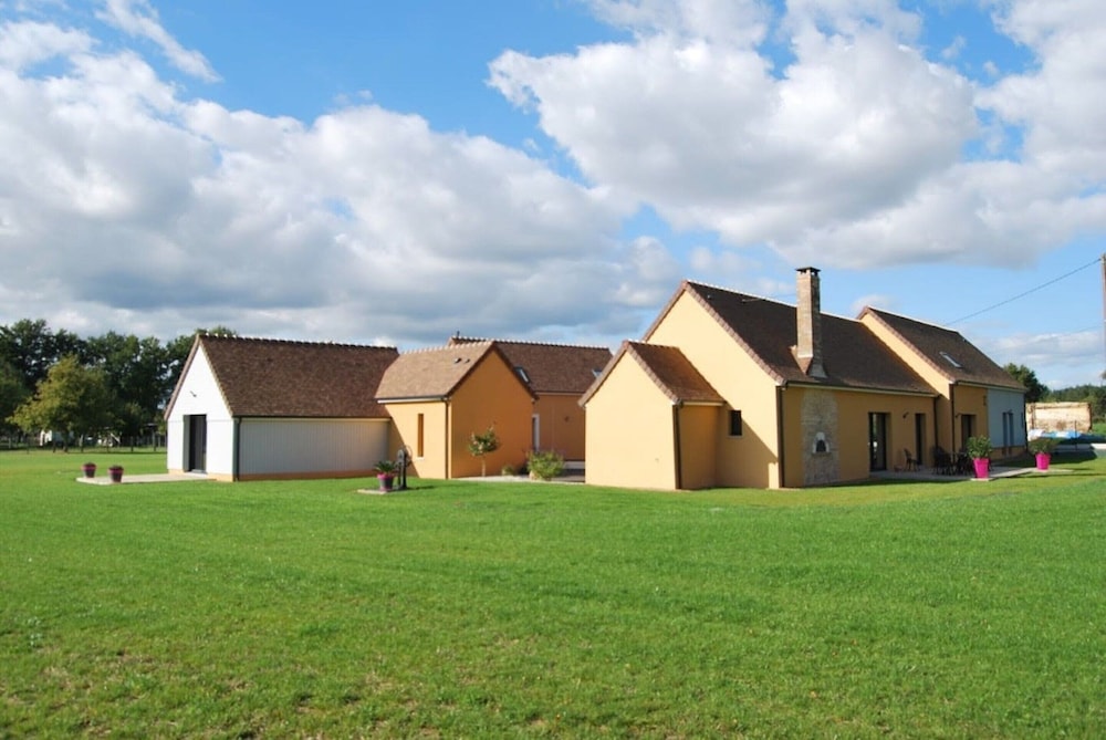 Villa in Monce-en-belin Near Le Mans Circuit