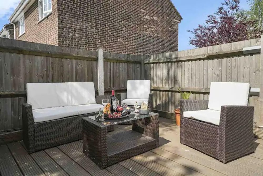 Tranquil Aylesford Retreat With 5 Bedrooms