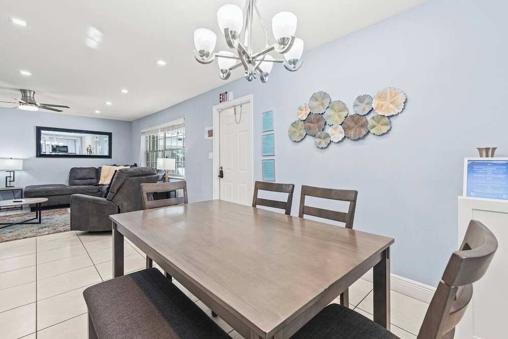 Beach, Pool; Las Olas Getaway