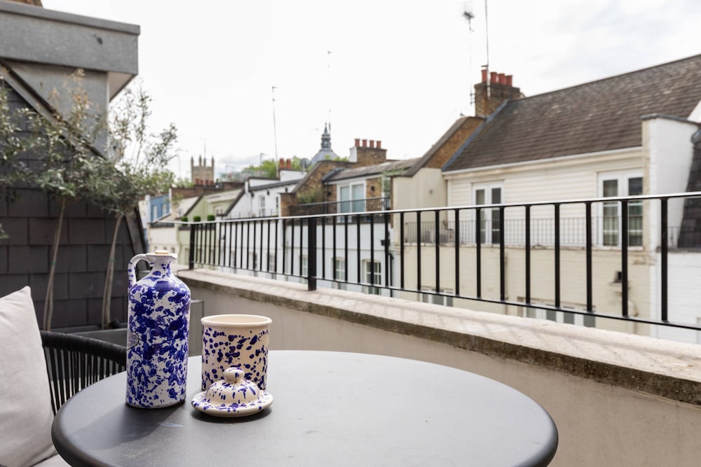 Princes Gate Mews III by Onefinestay