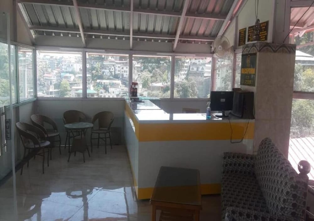 Lobby & Reception