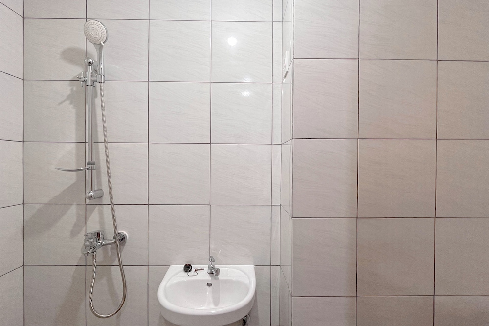 White Style Studio (No Kitchen) Apartment Bandaraya - Tallasa City Makassar