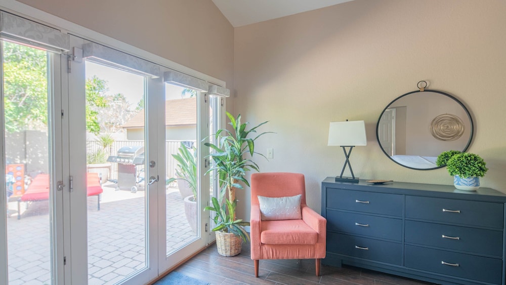 Scottsdale Gem W/pool in Private and Serene Yard!