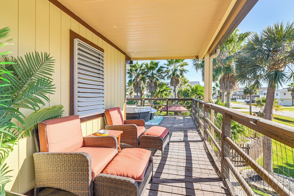 Private Pool, Deck & Patio: Galveston Oasis!