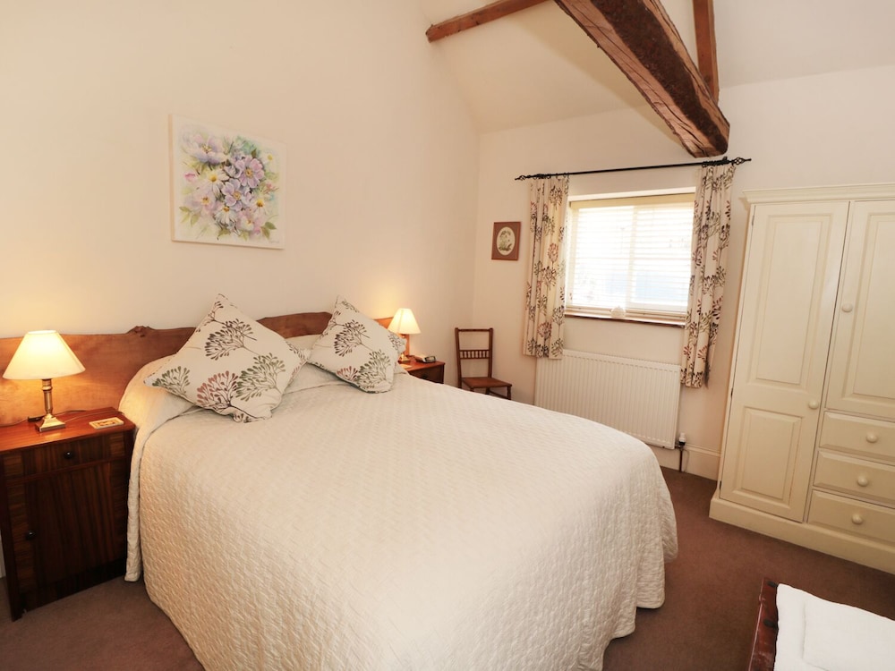 Henhouse Cottage view 4