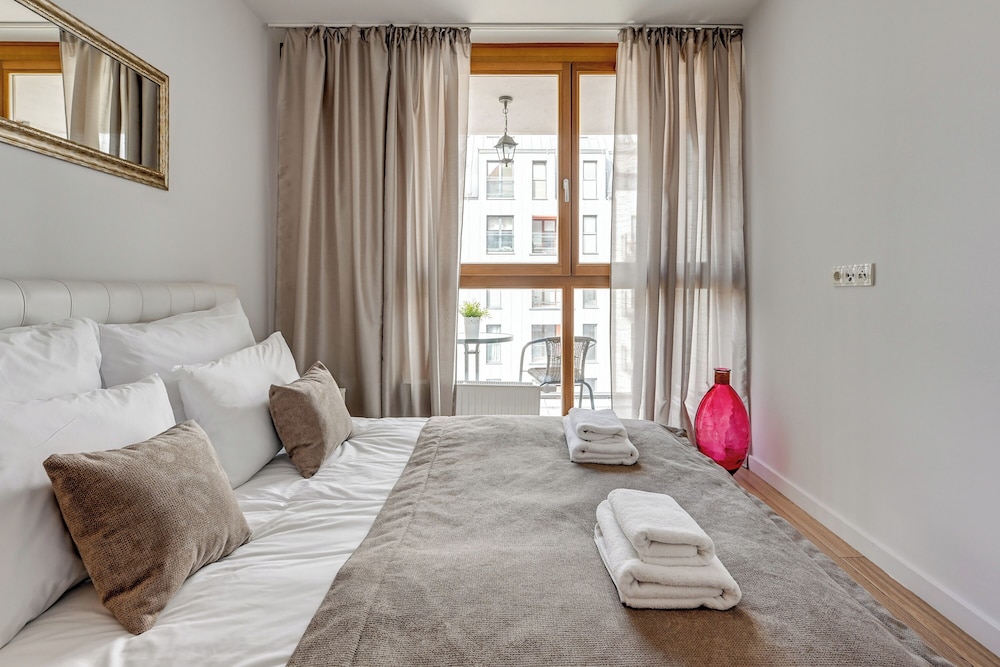 Aura - Riverside & Parking by Downtown Apartments