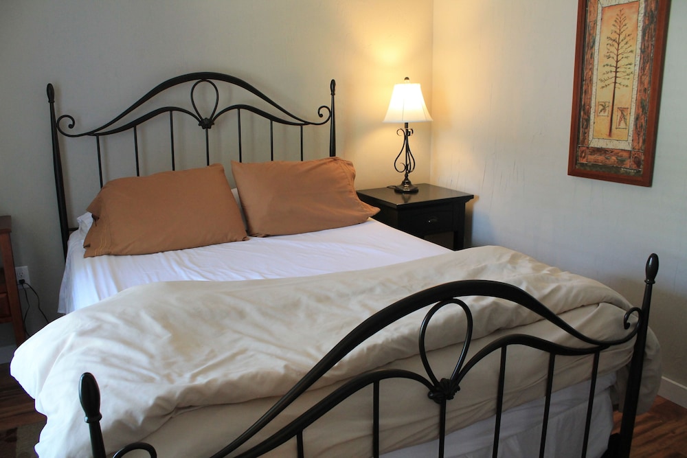 Strictly Moose Luxury Vacation Suites view 2