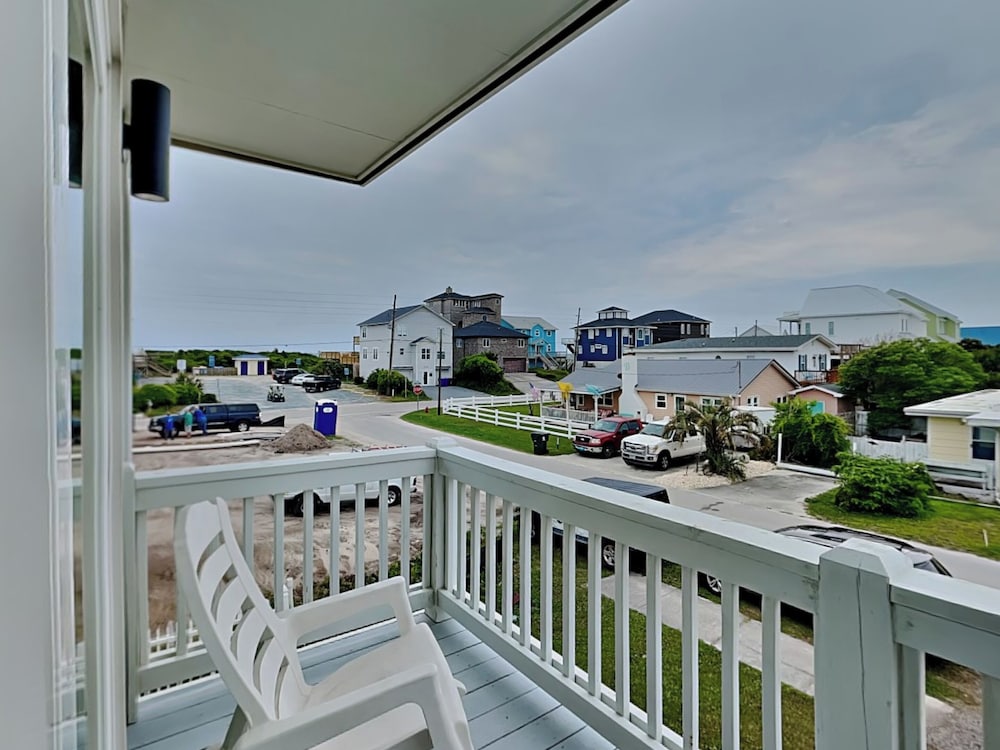 Shore Sounds Fun by Topsail Realty