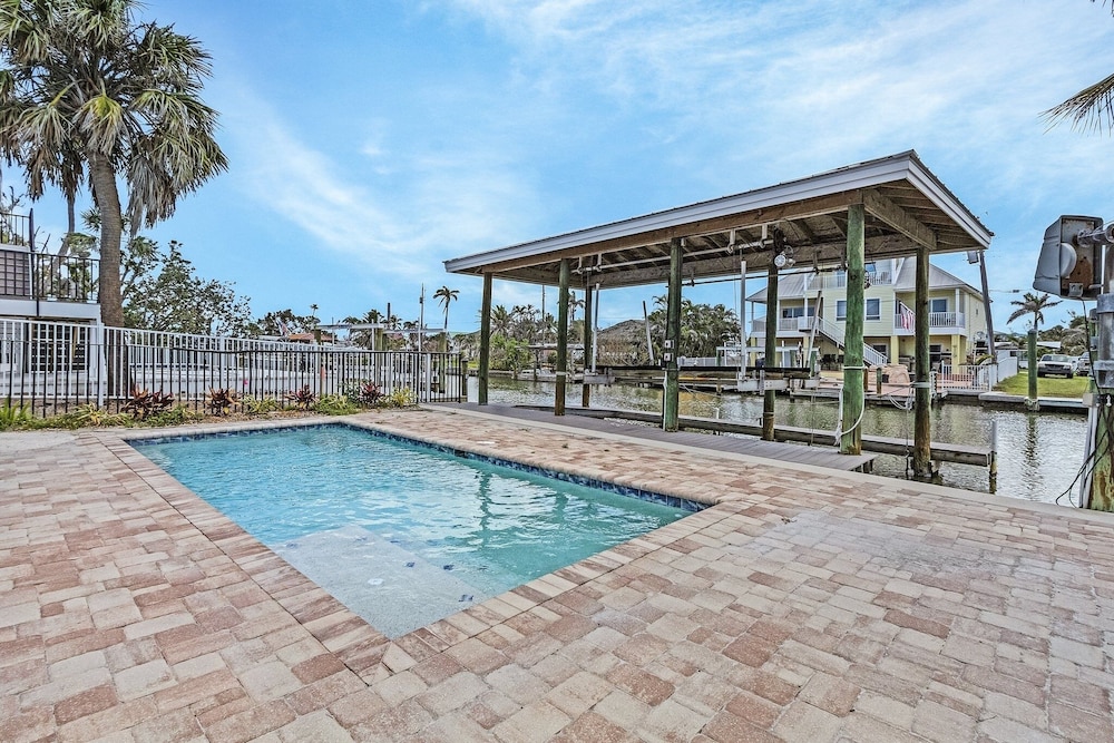 218 Oasis On Ohio: Stunning Pool Home W/ Dock Access! 3 Bedroom Home