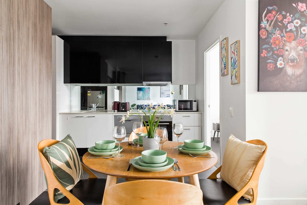 A Cozy 2BR Apt Next to Southern Cross Free Parking