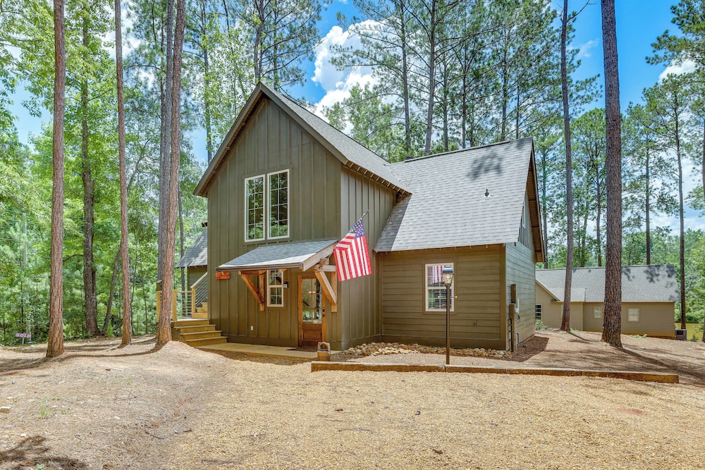 Charming Eclectic Vacation Rental w/ Beach Access! view 4