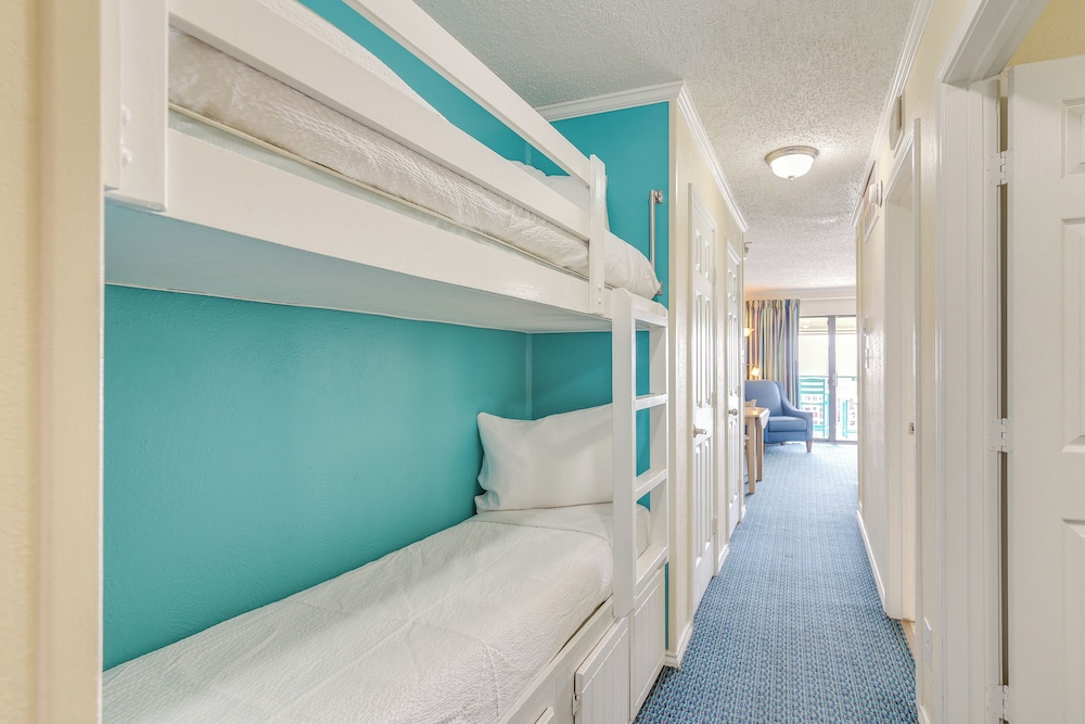 Steps to Beach: Galveston Condo w/ Balcony!
