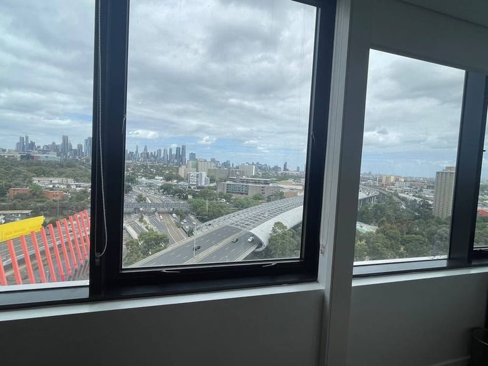 Amazing City Views on 18th Floor With car Park