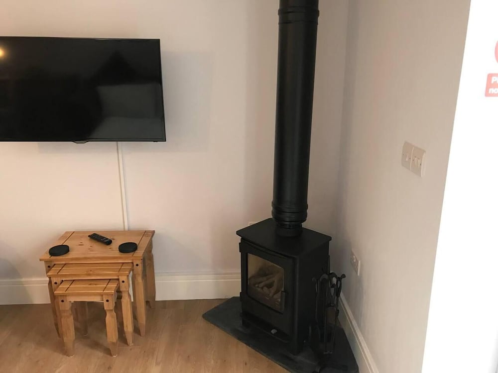 Cozy Lodge Sleeps 4 in Barton-upon-humber view 4