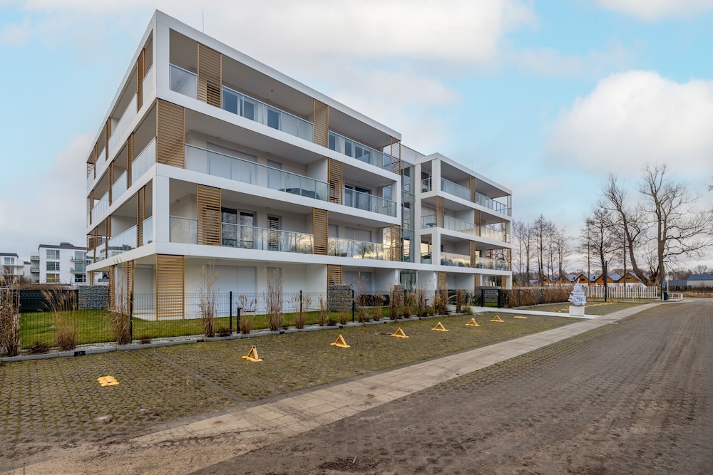 Coast Apartment With Balcony by Renters view 5