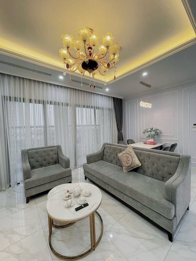 D El Dorado Westlake Luxury Apartments