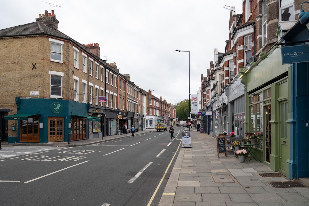 Traditional Fulham Home Close to the River Thames by Underthedoormat