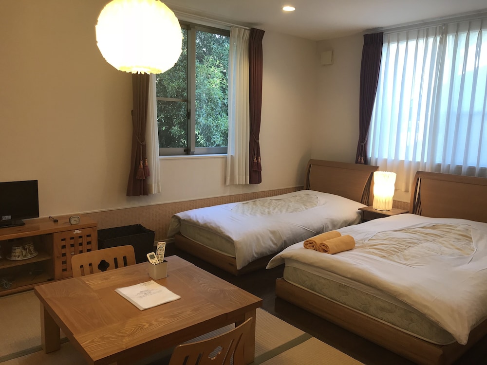 RokuRoku - Hostel view 2