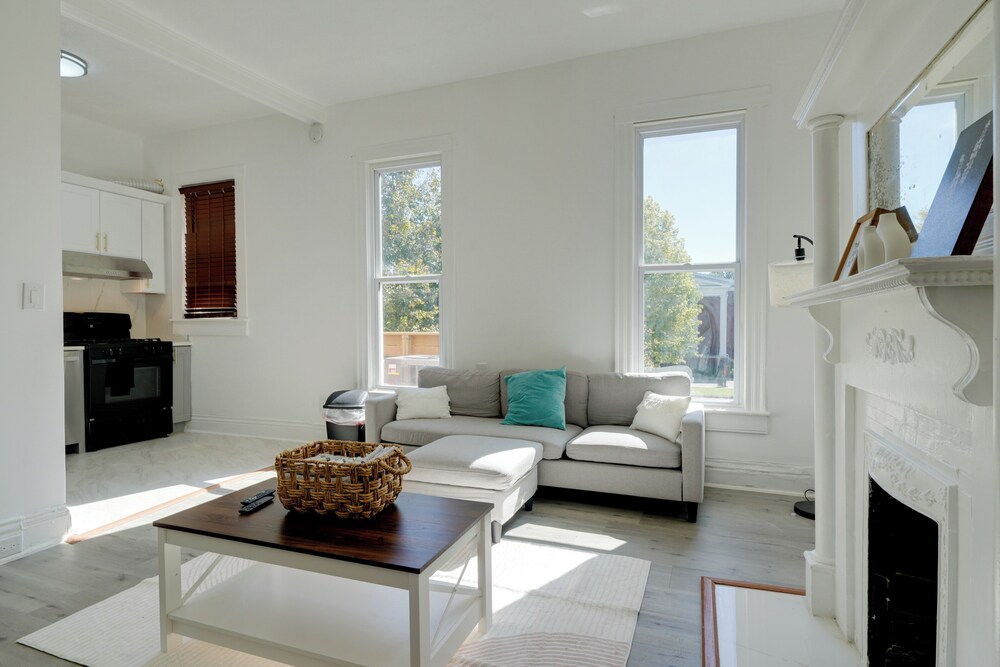 1 Mi to Uofl: Pet-friendly Louisville Apartment!