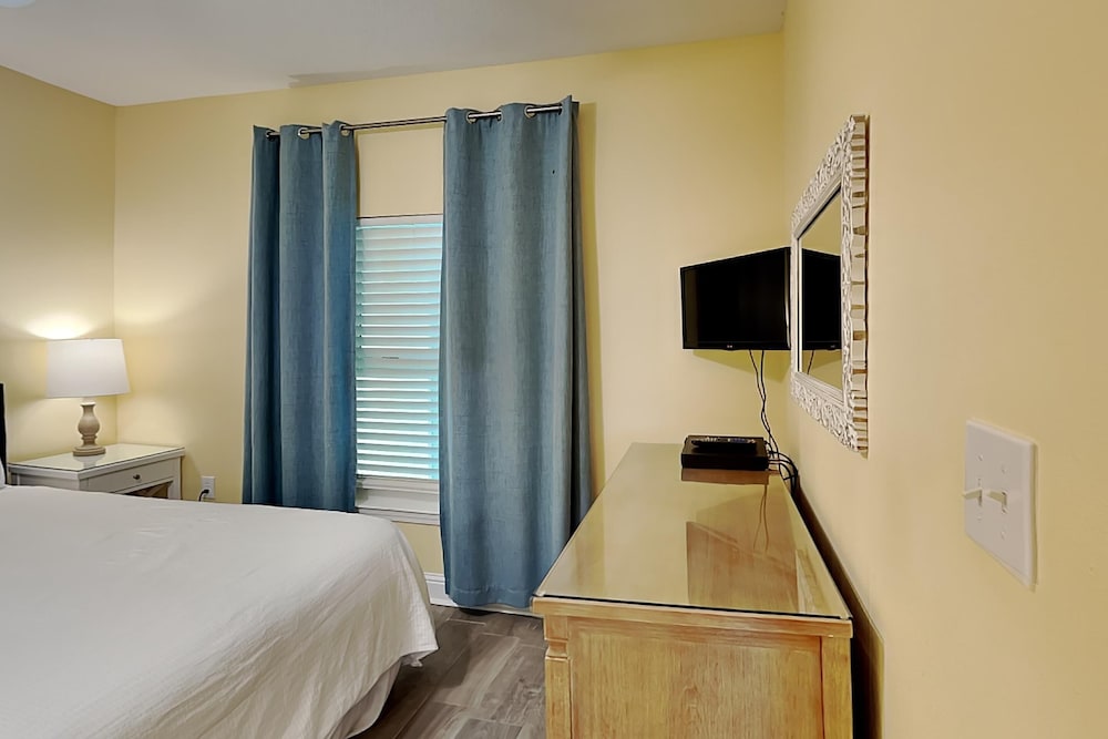 Crystal Shores by Southern Vacation Rentals view 5