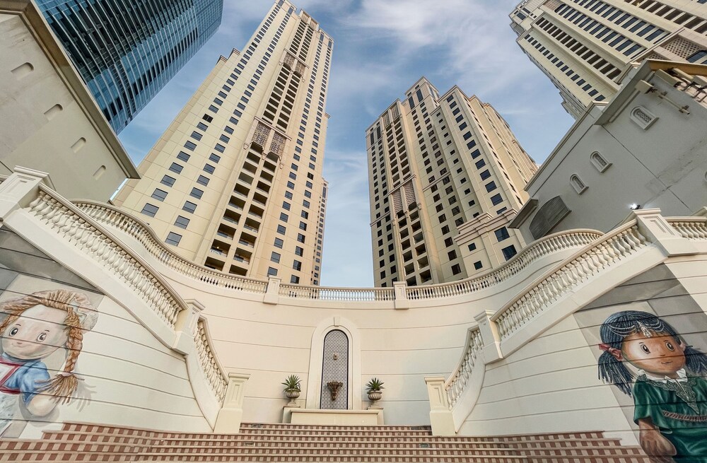 Elite LUX Holiday Homes - Beachside Haven Stylish 1 BHK in JBR Dubai