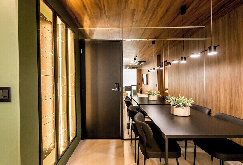 Apartamento Climatizado com Garagem em Alphaville