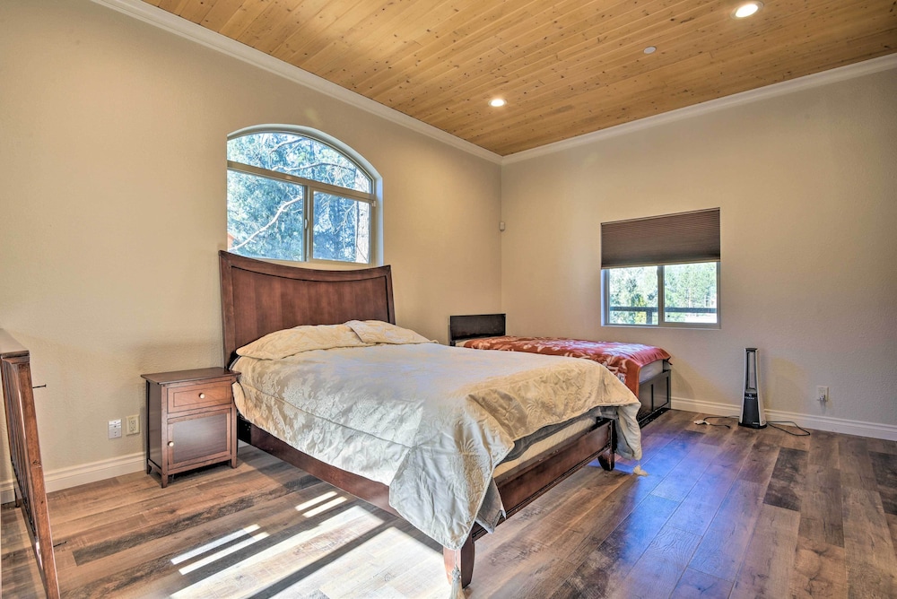 Cozy Pine Mountain Club Cabin w/ Large Deck view 4