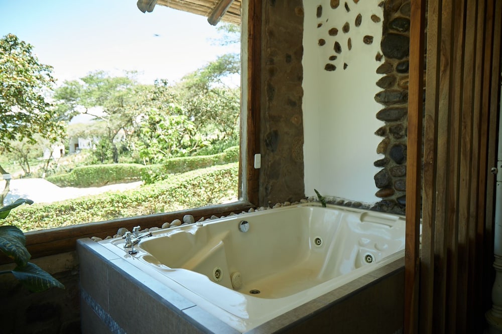 TUNAS & CABRAS HOTEL
