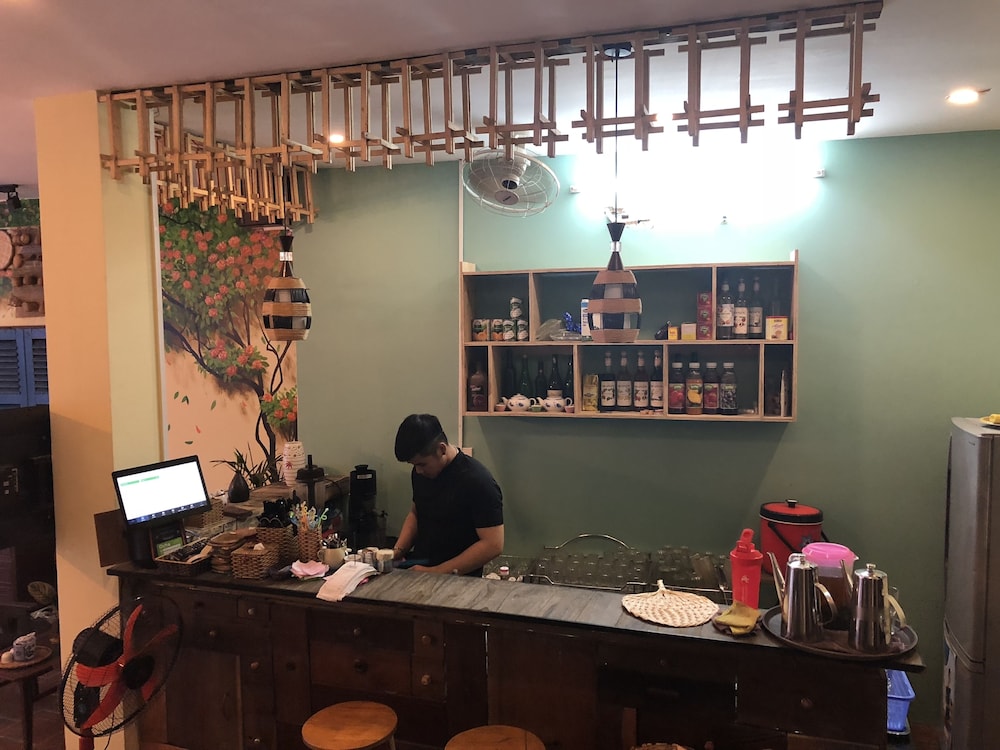 Coffee Shop & Hostel Co Hai