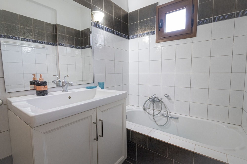 Alex Billy House by Travel Pro Services