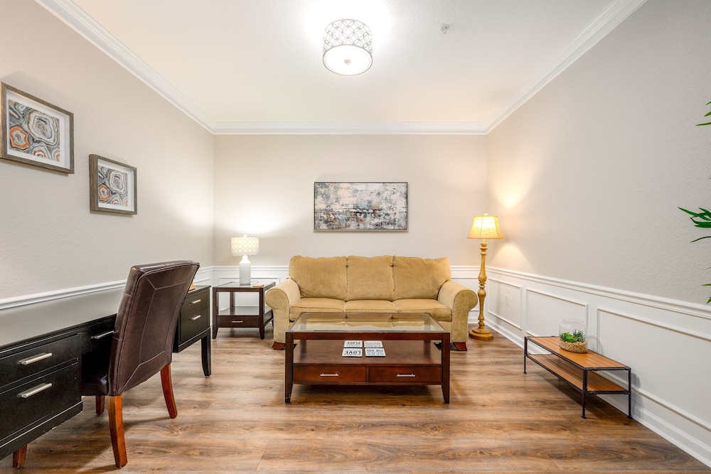 The Loft Deluxe 2 Bedroom Condo by RedAwning