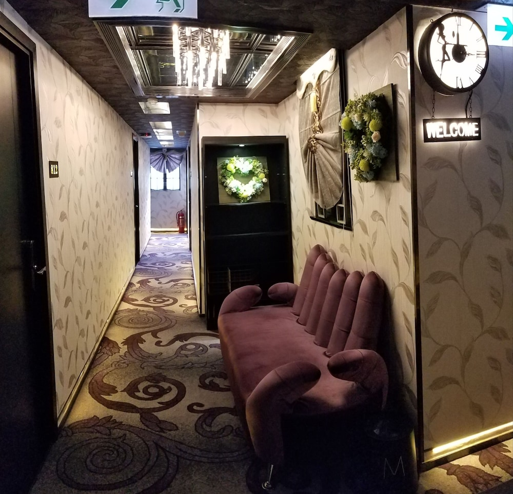 Lobby & Reception