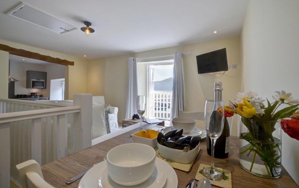 Seaview 1 Bed Apartment Sleeps 4 - Balcony - Tv