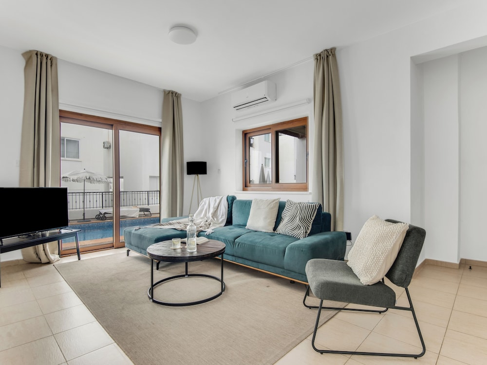 Sanders White Mountains - Adorable Villa With Pool view 3