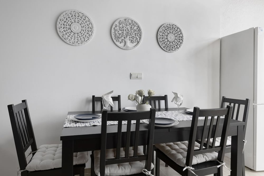 Prime Location Apartment With Seaviews
